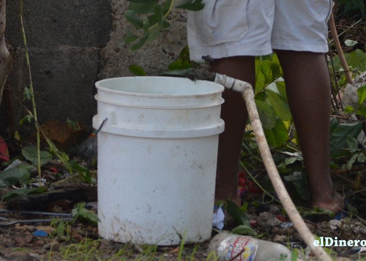 Carencia para conseguir el agua potable.