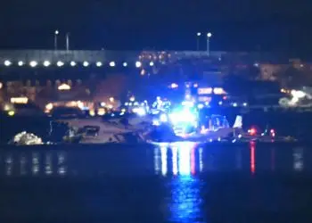 El vuelo 5342 de American Eagle, subsidiaria de American Airlines, partió desde Wichita, Kansas, con destino a la capital estadounidense.