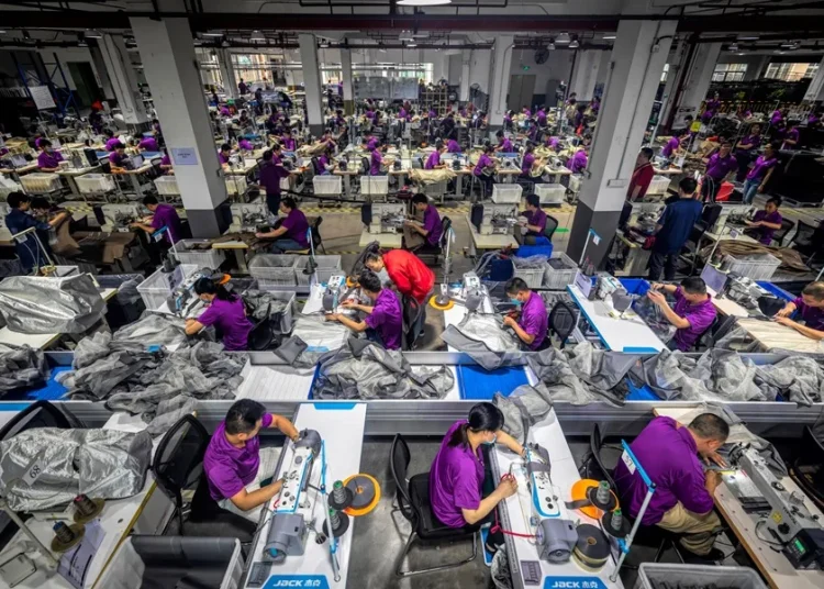 Por su parte, Zichun Huang, de la consultora británica Capital Economics, considera que los PMI de junio "sugieren que la economía china volvió a coger algo de inercia".