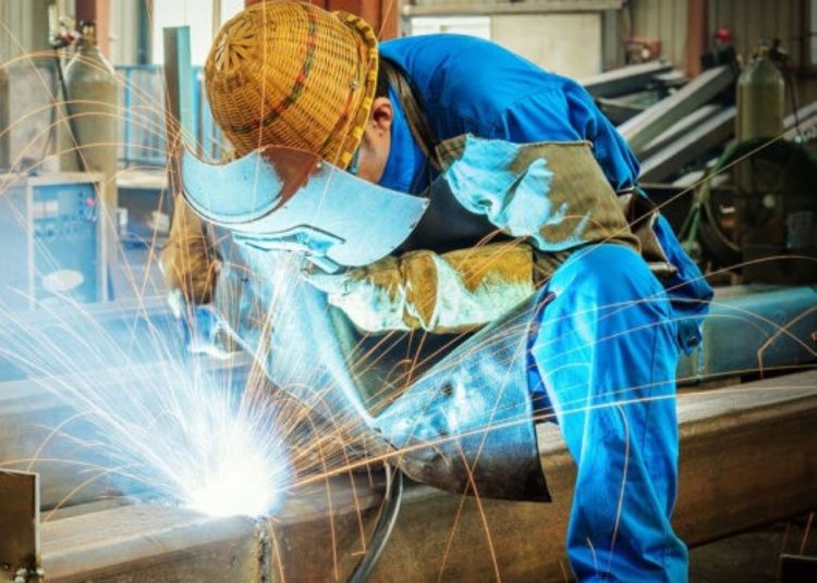 En 2023, los ingresos totales de las empresas del sector se estimaron en un billón RD$499,320.2 millones.