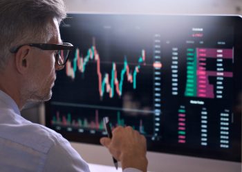 Los activos de los 15 puestos de bolsa en la APB pasan de RD$285,095 millones en 2024 a RD$374,502 millones al cierre de 2025.