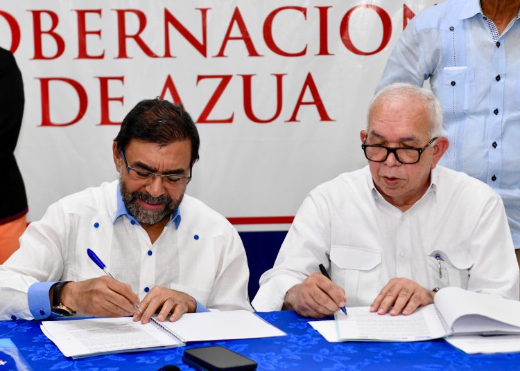 El acuerdo fue firmado por el administrador del Bagrícola, Fernando Durán y el director del Indrhi, Olmedo Caba Romano.