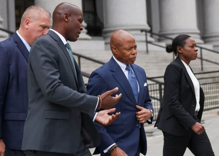 Banks es muy cercanos al alcalde Adams.