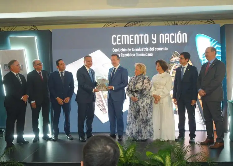 El presidente de Adocem, Giuseppe Maniscalco, destacó la trascendencia histórica de la industria en el desarrollo de la República Dominicana.