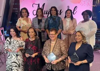 La entidad entregó reconocimiento a Cristina Núñez, Deyanira Pappaterra, Elizabeth Tovar, Elsa Peña Nadal,                         Karina Vallejo, Luisa de Aquino, Soraya Rodríguez y Yudit García.