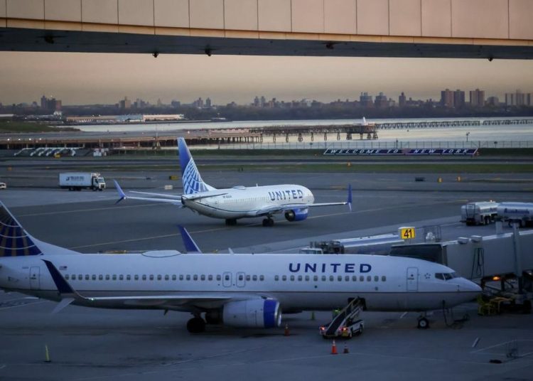 El cierre ha dejado ya una baja de 2,000 controladores aéreos.