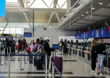 Los retrasos y las cancelaciones han limitado las llegadas al aeropuerto de 36 aviones por hora.