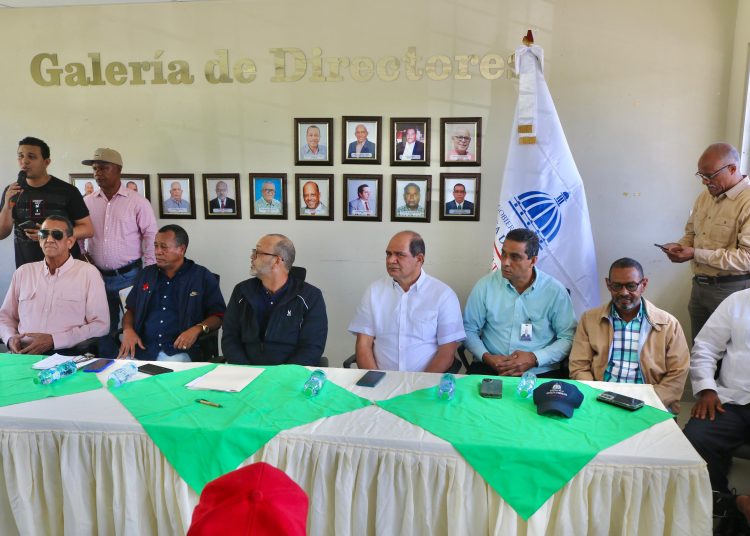 El ministro de Agricultura, Limber Cruz, envió al jefe de Gabinete de la entidad agropecuaria, Fredy Fernández, quien recorrió las zonas y recibió el informe de daños.