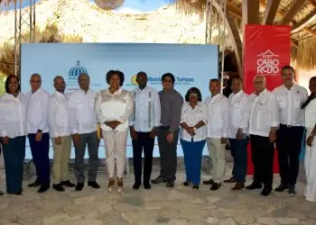 Participaron, Erdida de Oleo, gobernadora provincial; Rodrigo Castañeda, representante de la FAO; Gabriel Guevara, director Puerto Cabo Rojo y Carlos Peguero, viceministro de Cooperación Internacional del Ministerio de Turismo.