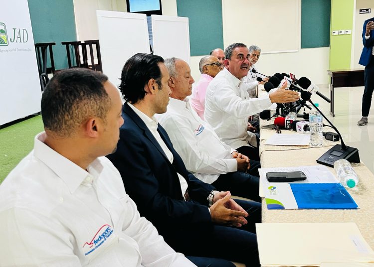 Miguel Ángel Olivo, presidente de Fedoporc, asegura que incertidumbre ha llevado a muchos productores a reducir la población de cerdos reproductores, lo que podría generar un aumento en el precio de la carne de cerdo en los próximos meses.