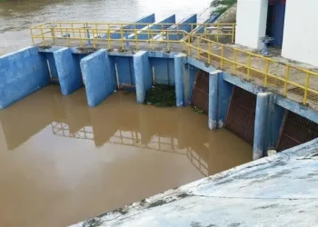 La precipitaciones asociadas a la tormenta Melissa han provocado inundaciones en diversas zonas.