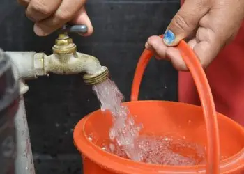 Wellington Arnaud destaca que, en el marco del Pacto por el Agua, se estimó que el país requiere una inversión de aproximadamente US$9,000 millones para alcanzar una cobertura mejorable en agua potable y saneamiento. 