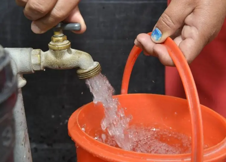 Wellington Arnaud destaca que, en el marco del Pacto por el Agua, se estimó que el país requiere una inversión de aproximadamente US$9,000 millones para alcanzar una cobertura mejorable en agua potable y saneamiento. 