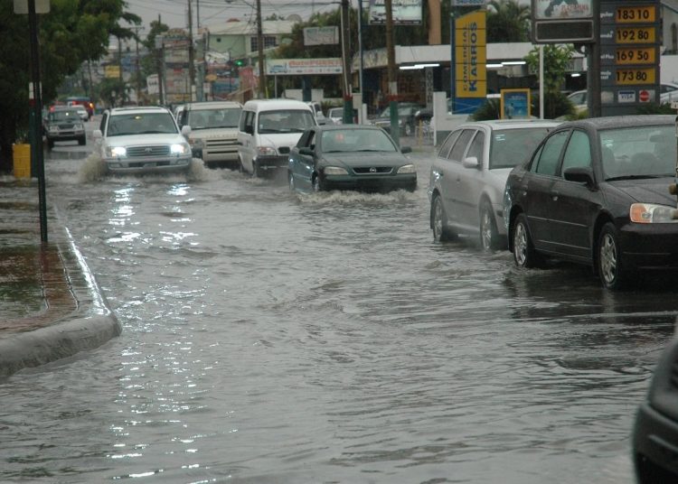 El organismo exhorta a la población a mantenerse atenta a los informes meteorológicos oficiales.
