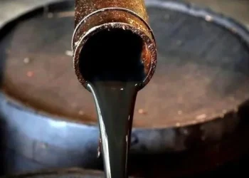 La AIE revisó a la baja sus previsiones de consumo mundial de petróleo por los efectos de la crisis en el estrecho de Ormuz.