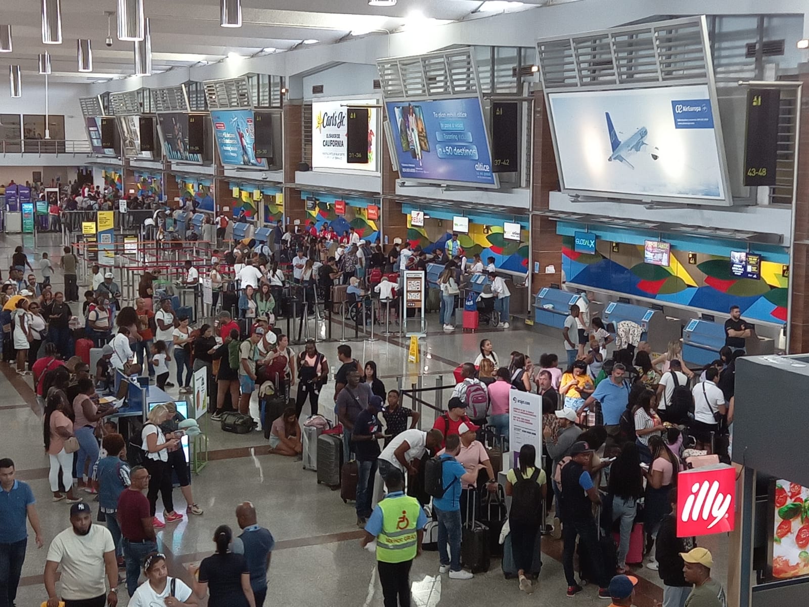 Llegadas aéreas superan las 35 mil en un día en República Dominicana