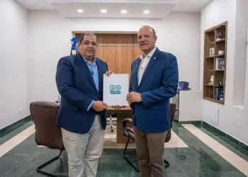 El alcalde de Santiago, Ulises Rodríguez, destacó la iniciativa como un paso clave para fortalecer la gestión de residuos en la ciudad y reafirma el compromiso del cabildo de colaborar en la implementación de los planes.