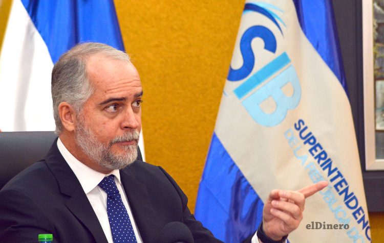 Alejandro Fernández Whipple, superintendente de Bancos. | Lésther Álvarez