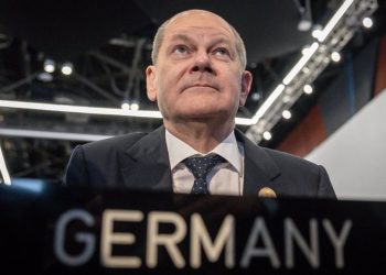 En comparación con el final de 2022, la deuda pública germana aumentó un 3.3% o en €77,100 millones como consecuencia del incremento de la deuda a nivel federal y municipal.