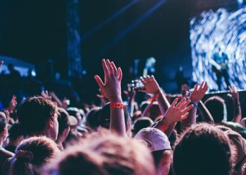 Como detalla la publicación de este medio, la inflación y altos costos de importación de equipos, no solo afecta los alimentos, sino también las boletas para acceder a presentaciones artísticas. - Unplash.