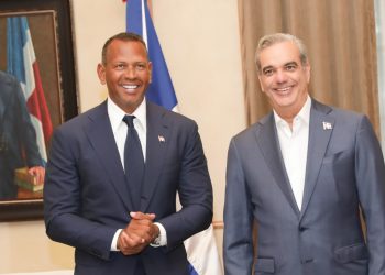 Alex Rodríguez llegó a las 5:30 de la tarde al Palacio Nacional, junto con otros acompañantes.