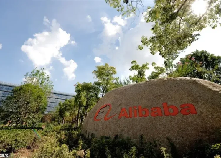 El regulador chino impuso en abril de 2021 una multa a Alibaba de €2,311 millones, el equivalente al 4% de la facturación de la compañía en 2019 en China, por infringir las leyes antimonopolio y abuso de posición dominante en el país asiático.