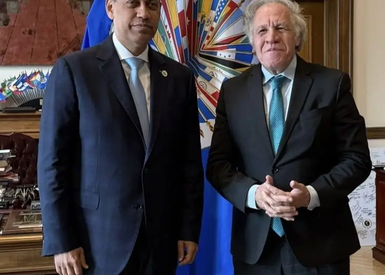 Luis Almagro mostró interés en cooperar con los programas que desarrolla el Indotel en beneficio las comunidades vulnerables para conectar a la red de internet en el país.