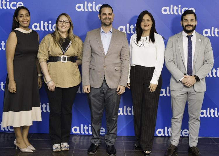 Los educadores recorrieron diversas áreas de la empresa, interactuaron con técnicos y supervisores.