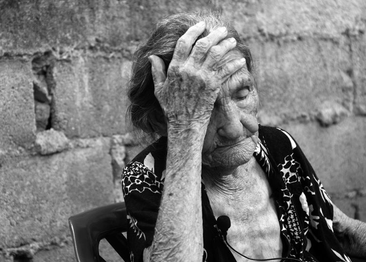 Ángela narra con pesar las condiciones de salud y económicas que la aquejan a ella y a su familia. | Alexis Álvarez
