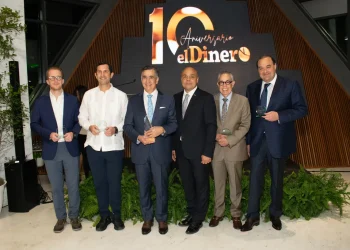 Con un equipo comprometido con la excelencia, el periódico continúa apostando por el trabajo de calidad y marcando un referente en el periodismo económico dominicano.