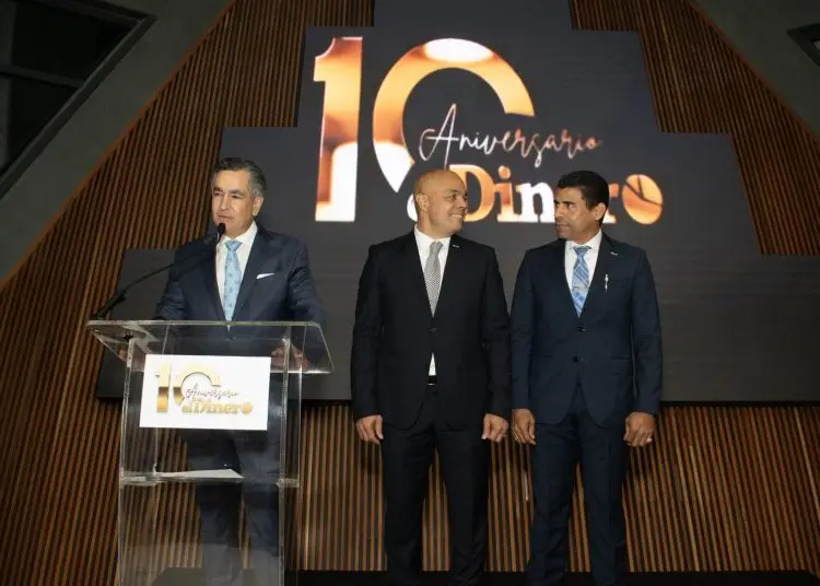 Carlos José Martí reconoció el trabajo, dedicación y compromiso del equipo de trabajo de elDinero, resaltando la calidad profesional y gerencia de Jairon Severino.