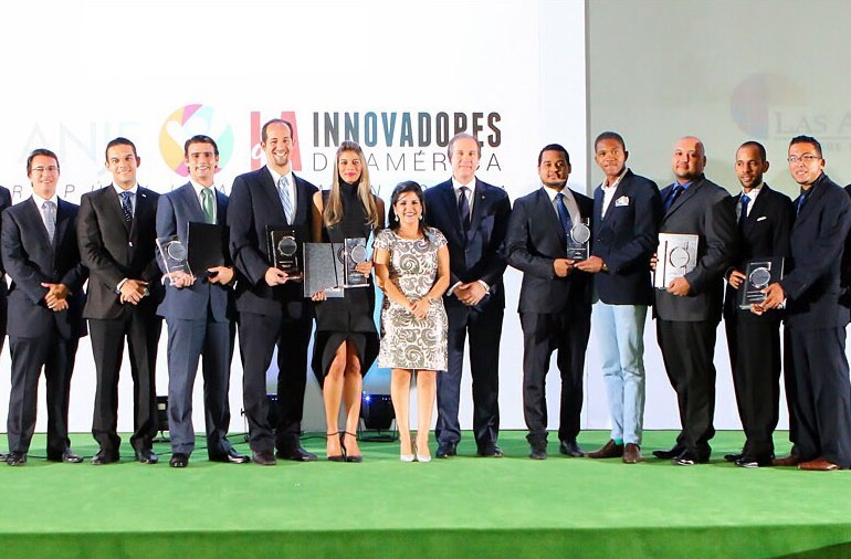 La entrega contó con la presencia de empresarios y funcionarios.