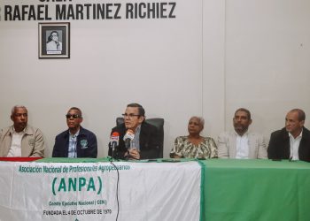 La medida fue presentada durante una reunión en el Palacio Nacional con representantes de la ANPA, el ministro de Agricultura, Limber Cruz, y el Administrador del Banco Agrícola, Fernando Durán.