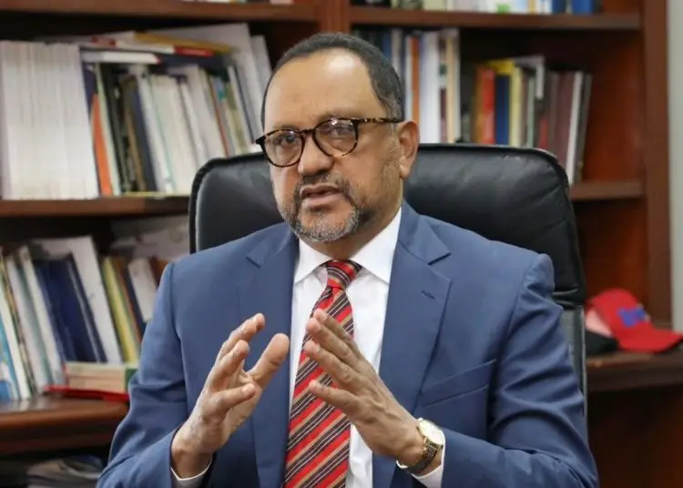 Peralta estuvo acompañado frente a los medios por la secretaria del CNM y miembro titular de la Suprema Corte de Justicia, Nancy Salcedo.