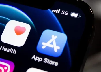 Apple, por ejemplo, está en la obligación de habilitar la descarga de 'software' desde fuentes alternativas a la App Store y a admitir el uso de métodos de pago diferentes al que ofrece su tienda oficial de aplicaciones.