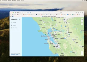 Actualmente, Apple Maps para web ofrece indicaciones de ruta en coche y a pie, muestra lugares de interés e información compartida por los usuarios mediante fotografías, comentarios y clasificaciones.