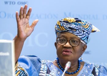 La directora general de la OMC, Ngozi Okonjo-Iweala, durante una intervención sobre la economía digital y los aranceles transfronterizos.