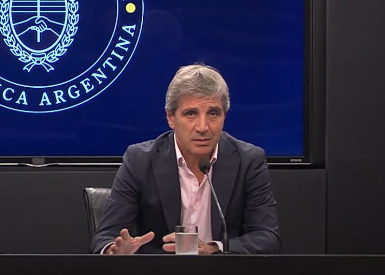 FMI había remarcado en un comunicado, de mayo pasado, que Argentina llega a esta revisión con un “plan de estabilización”, donde pudo alcanzar “el primer superávit fiscal trimestral en dieciséis años”.