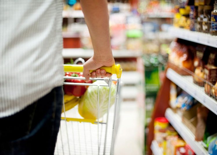 Este descenso del consumo se da en un contexto de elevada inflación en Argentina, del 276.2% interanual en febrero.