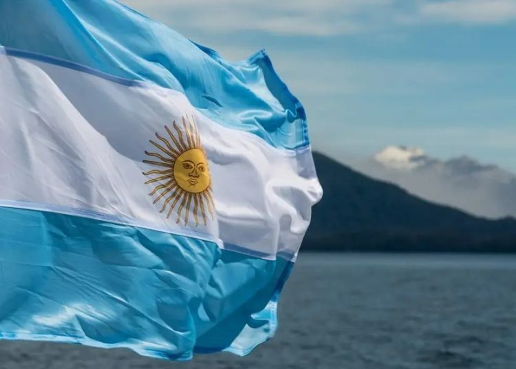 Se registraron pagos de intereses de deuda por 1.53 billones de pesos argentinos.