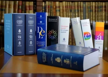 Fundéu Guzmán Ariza: "pro crecimiento económico", no "pro-crecimiento económico".