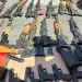 La detección del contrabando fue posible por el uso de los escáneres de rayos x, los cuales visualizaron las armas con precisión. 