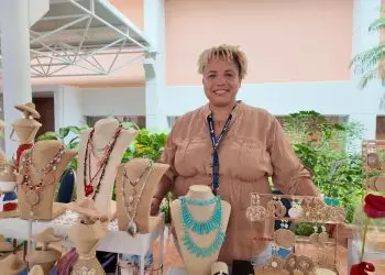 Artesanos participan en la vigesimoquinta edición de la Dominican Annual Tourism Exchange (DATE), que se celebró en Bávaro, en la provincia La Altagracia, al este del país.