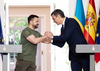 Presidente ucraniano, Volodímir Zelenski, junto al presidente del Gobierno español, Pedro Sánchez. - Fuente externa.