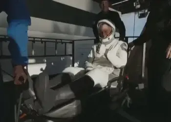 Williams y Wilmore, que durante la extensa misión realizaron diversas actividades científicas, pueden presentar pérdida de masa ósea y muscular, alteraciones en la visión y cambios en el sistema cardiovascular.