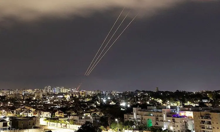 La madrugada de este viernes, Israel llevó a cabo una ofensiva aérea de gran escala sobre Irán, denominada Operación León Creciente, con 200 aviones que bombardearon un centenar de objetivos vinculados al programa nuclear iraní.