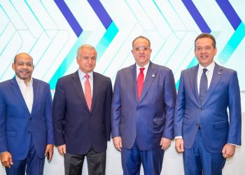 Director de la DGII, Luis Valdez; exministro de Hacienda de Chile, Felipe Larraín; ministro de Hacienda y Economía, Magín Díaz; y el ministro de Industria y Comercio, Víctor-Ito-Bisonó.