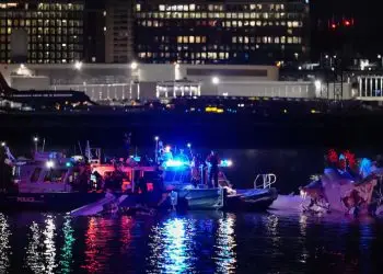 El patinador estadounidense Jon Maravilla declaró a RIA Nóvosti que entre los pasajeros del avión siniestrado había 14 patinadores, sin contar los entrenadores y sus familias.