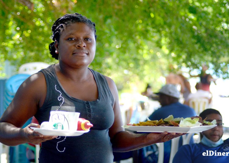 El informe del Instituto Nacional de Migración de la República Dominicana destacó que los haitianos tienen un ingreso mensual de RD$11,962, pero los nacidos en otros países es de RD$18,180.