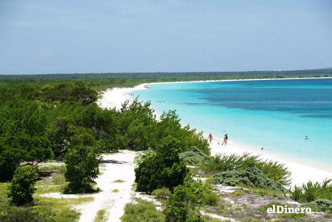 Bahía de las Águilas, playa, turismo, turismo interno